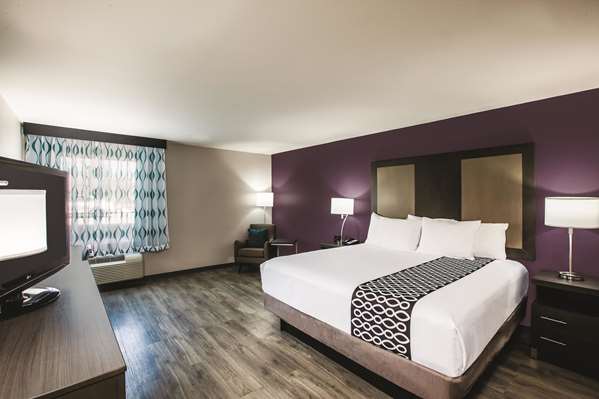  - La Quinta Inn & Suites Walker - I-12, Exit 15