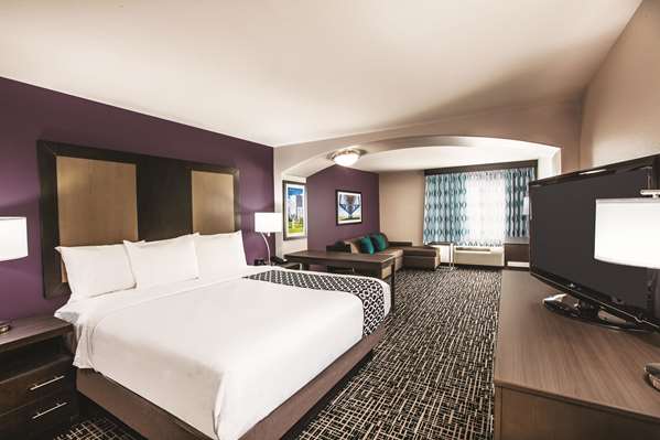  - La Quinta Inn & Suites Walker - I-12, Exit 15