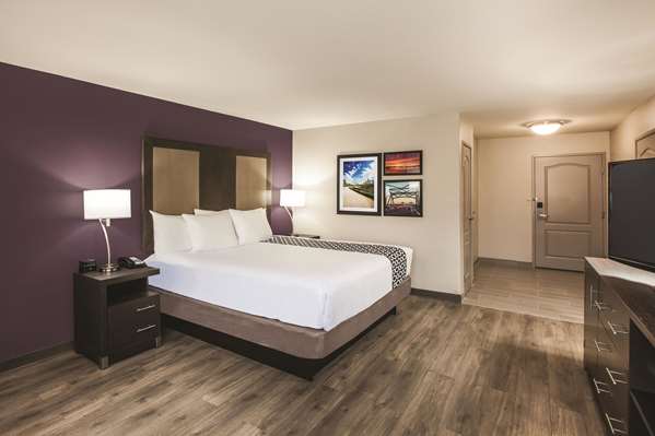  - La Quinta Inn & Suites Walker - I-12, Exit 15