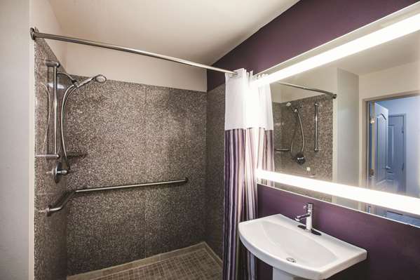  - La Quinta Inn & Suites Walker - I-12, Exit 15