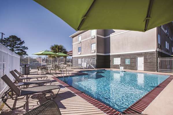 Pool - La Quinta Inn & Suites Walker - I-12, Exit 15