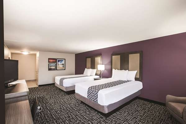  - La Quinta Inn & Suites Walker - I-12, Exit 15