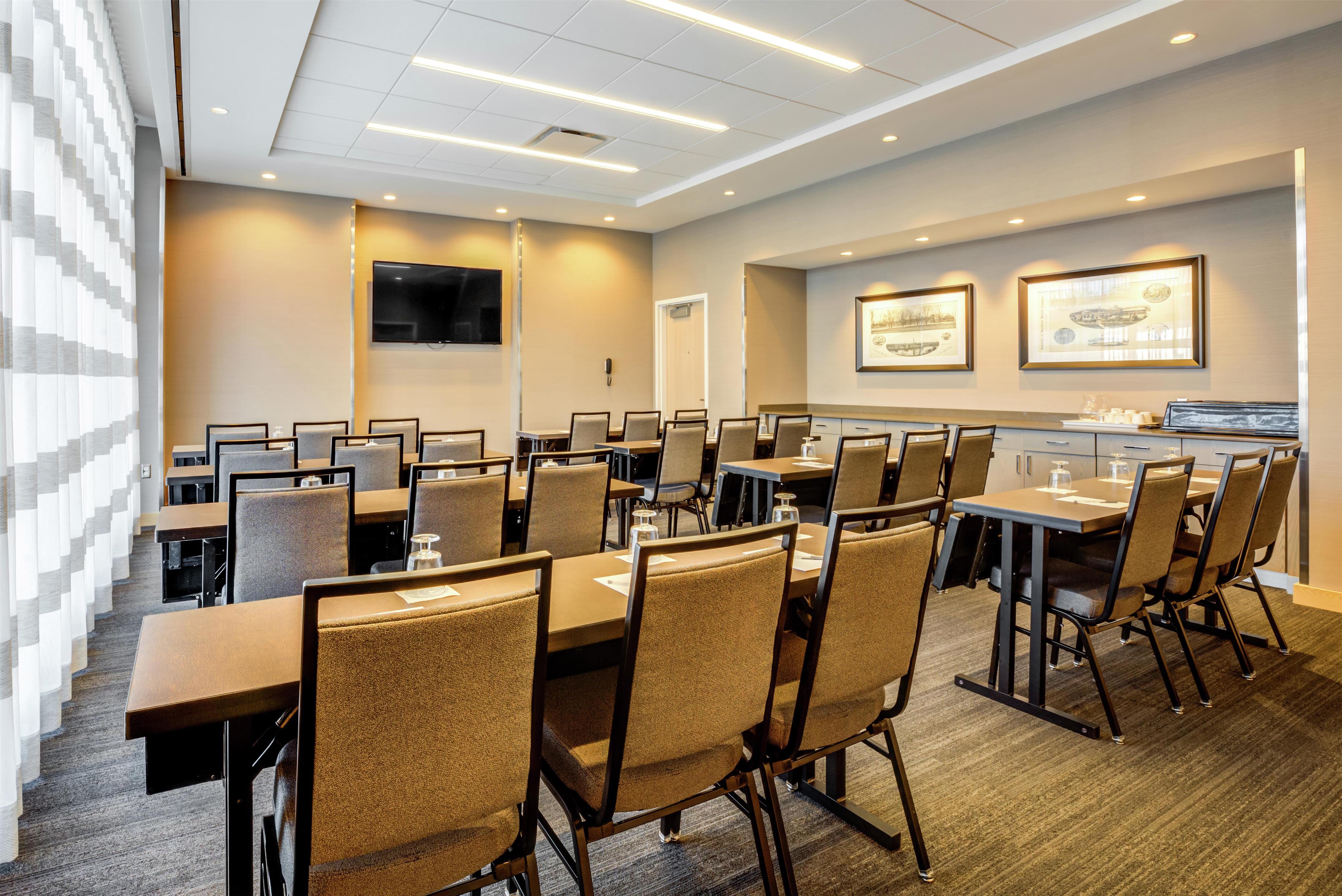 Meeting Room | Hampton Inn & Suites Boston/Waltham