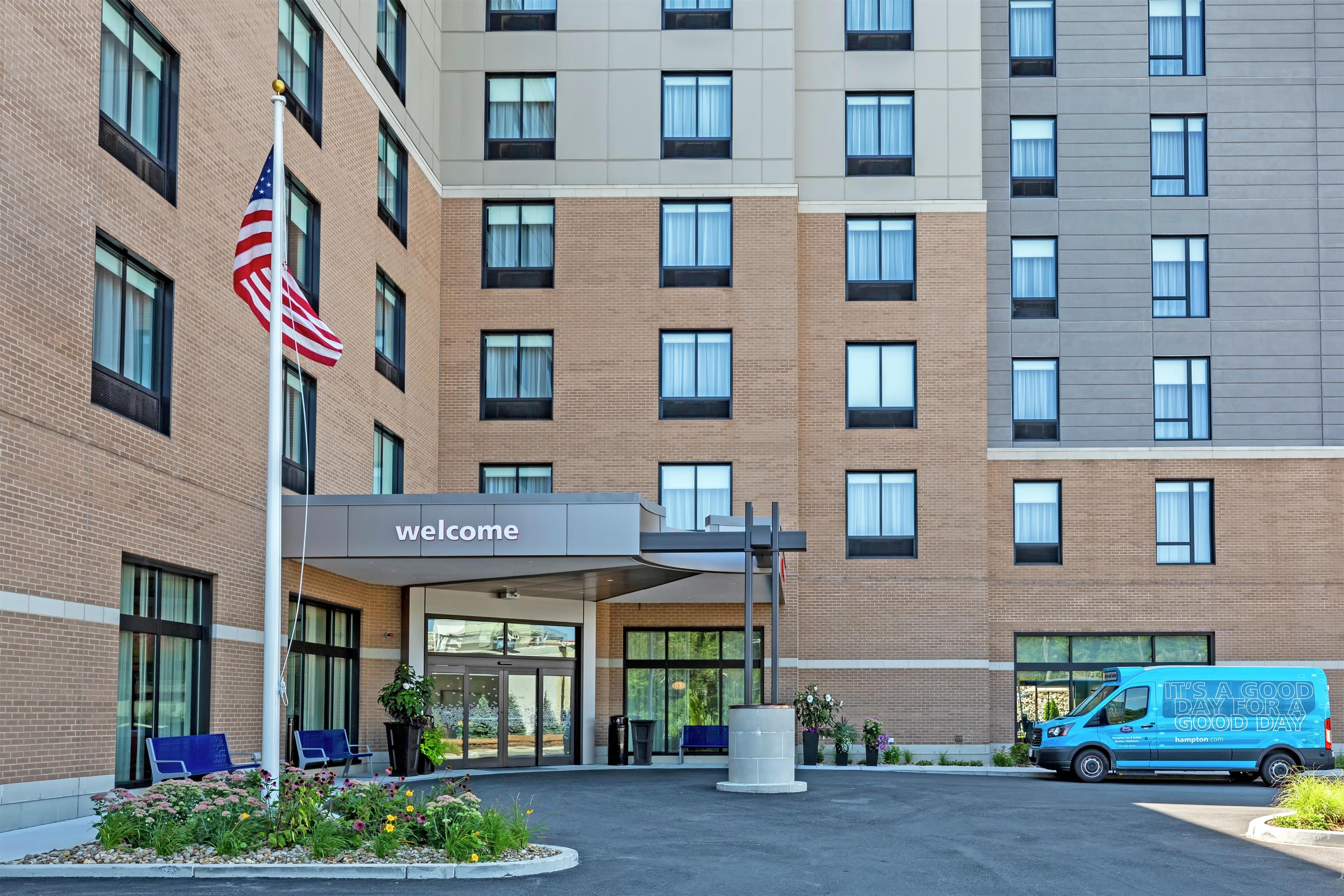 Exterior | Hampton Inn & Suites Boston/Waltham