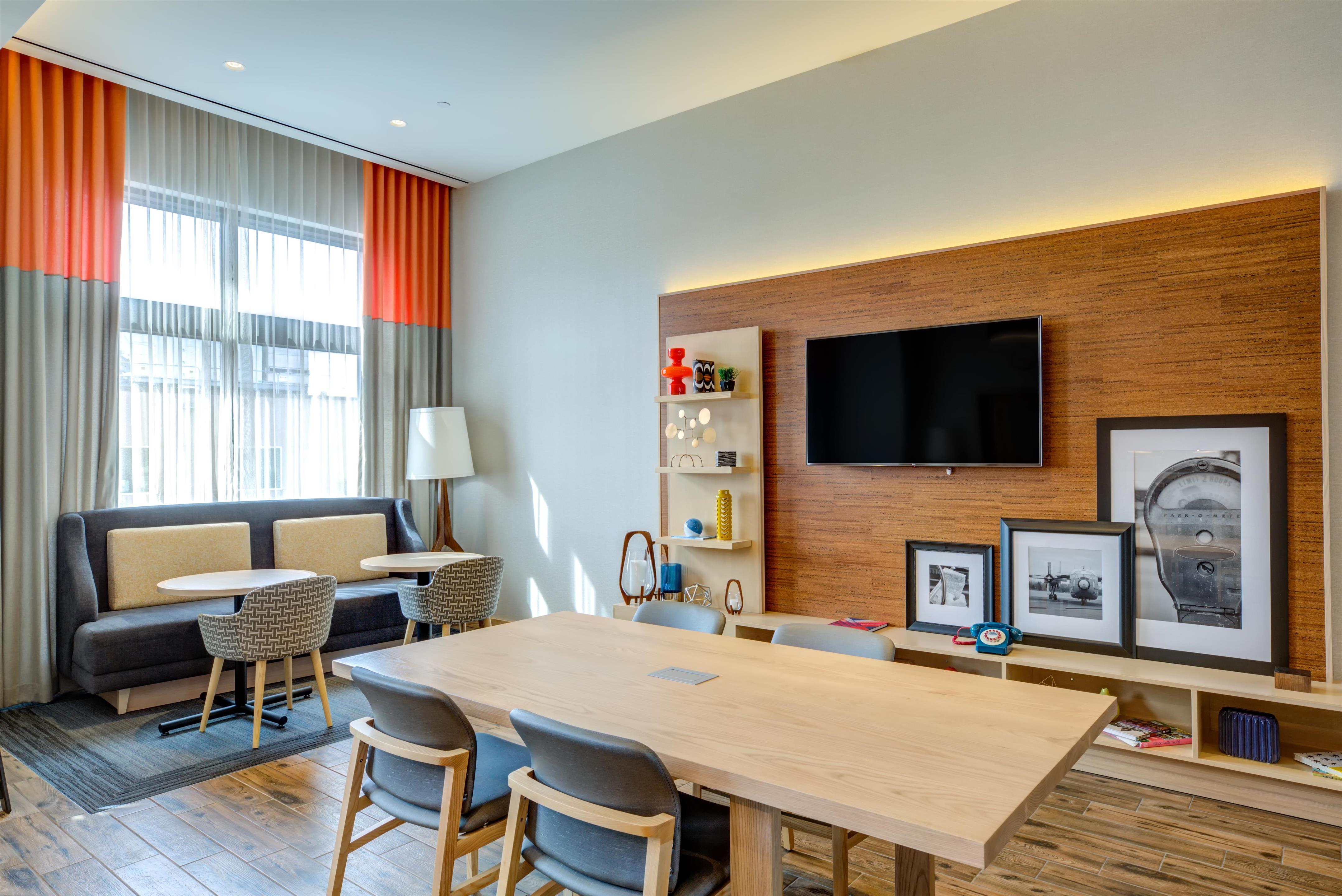 Restaurant | Hampton Inn & Suites Boston/Waltham