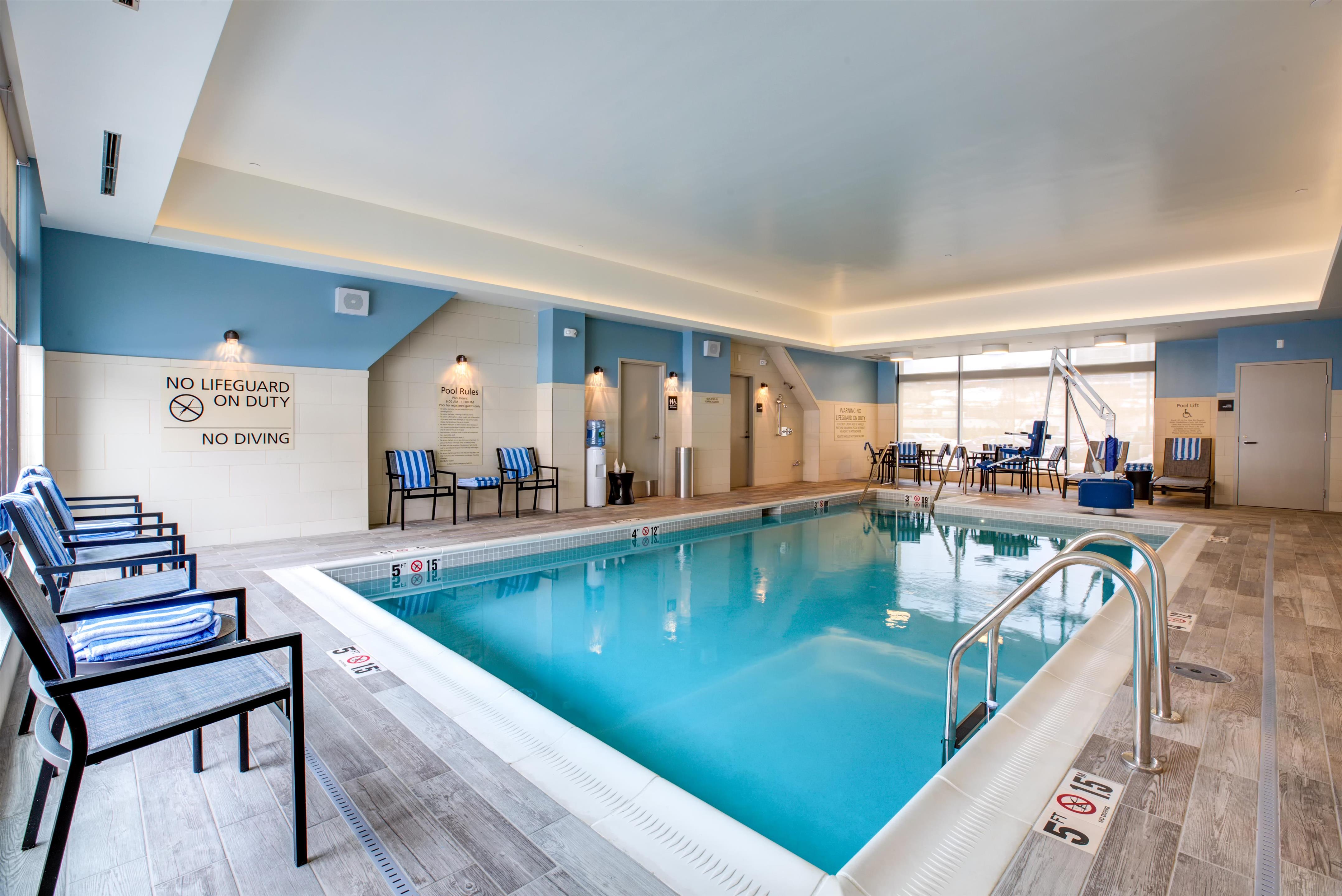 Pool | Hampton Inn & Suites Boston/Waltham