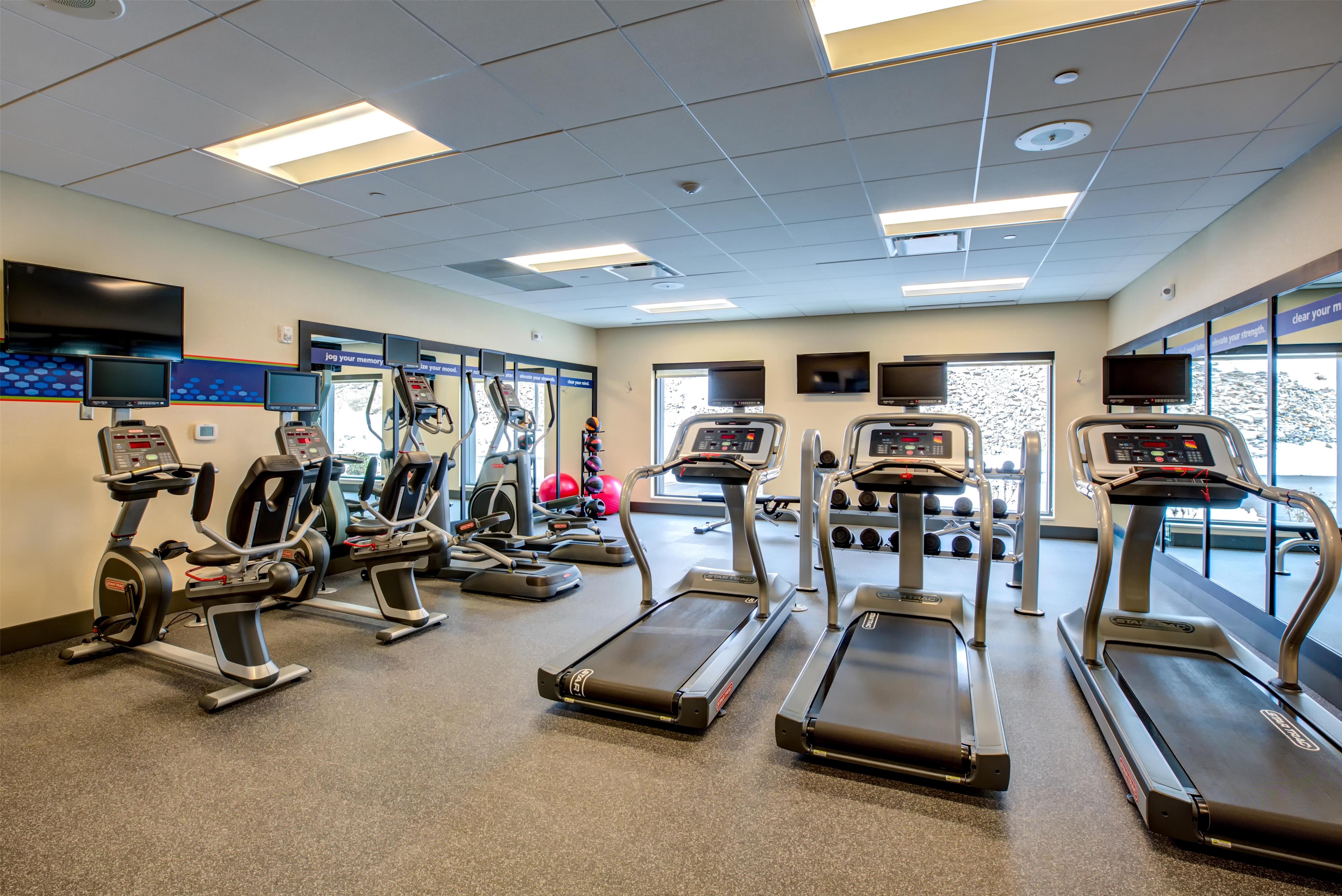 Health club fitness center gym | Hampton Inn & Suites Boston/Waltham