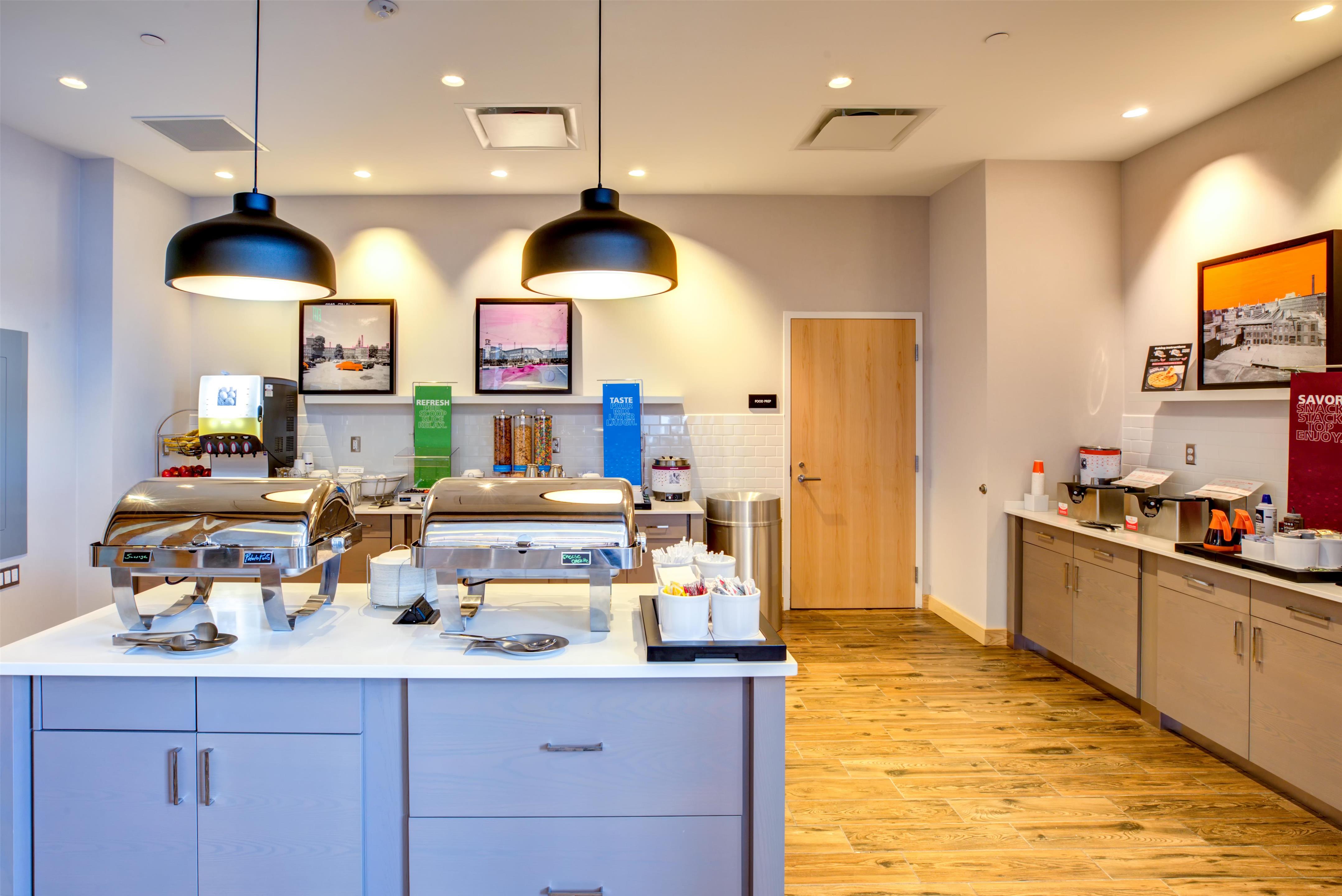 Restaurant | Hampton Inn & Suites Boston/Waltham