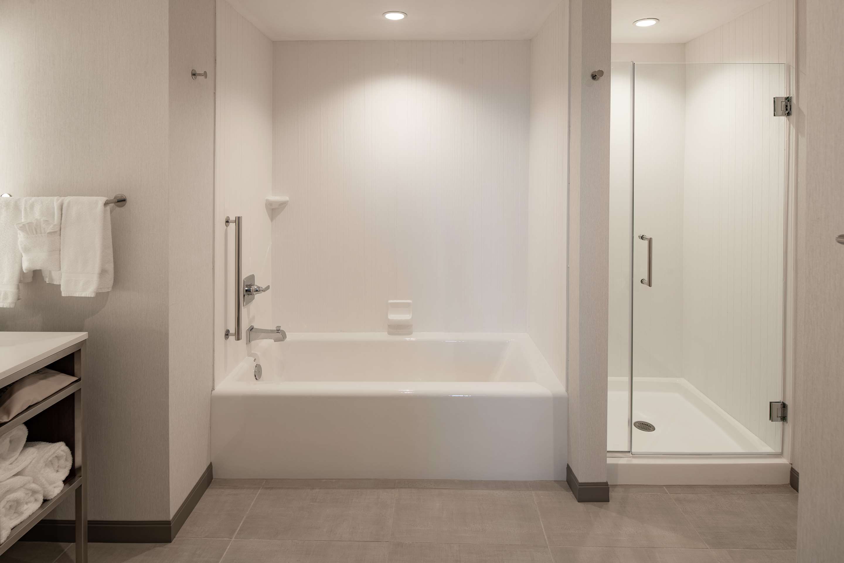 Guest room bath