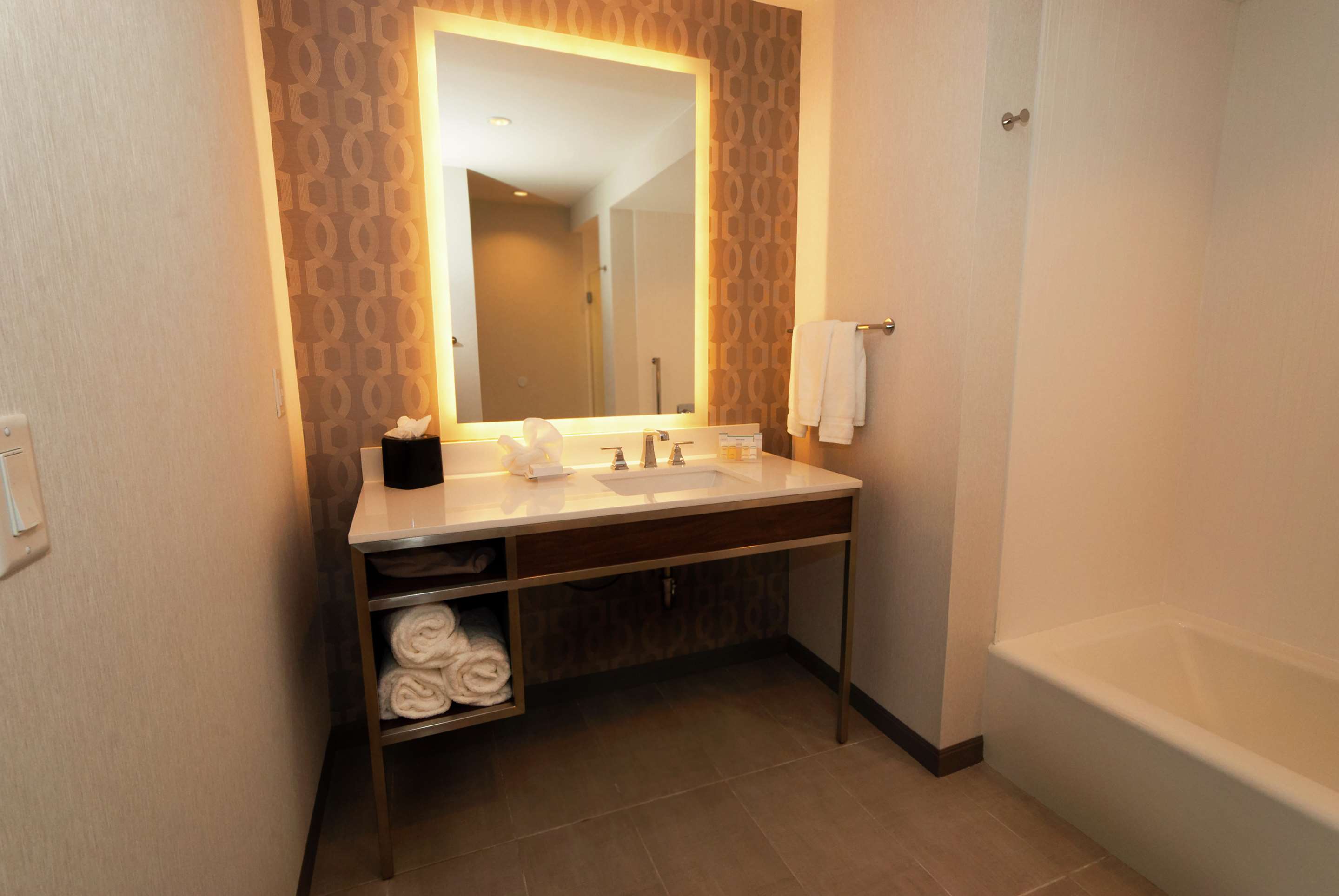 Guest room bath