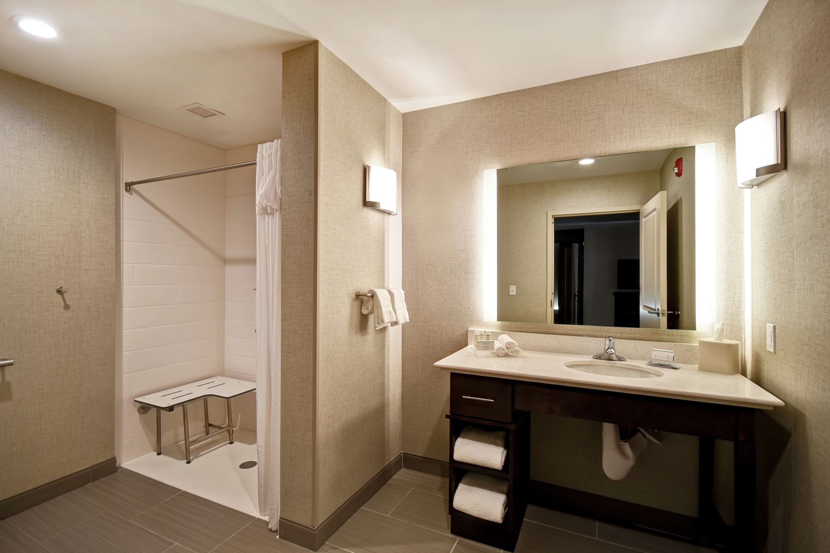 Guest room bath