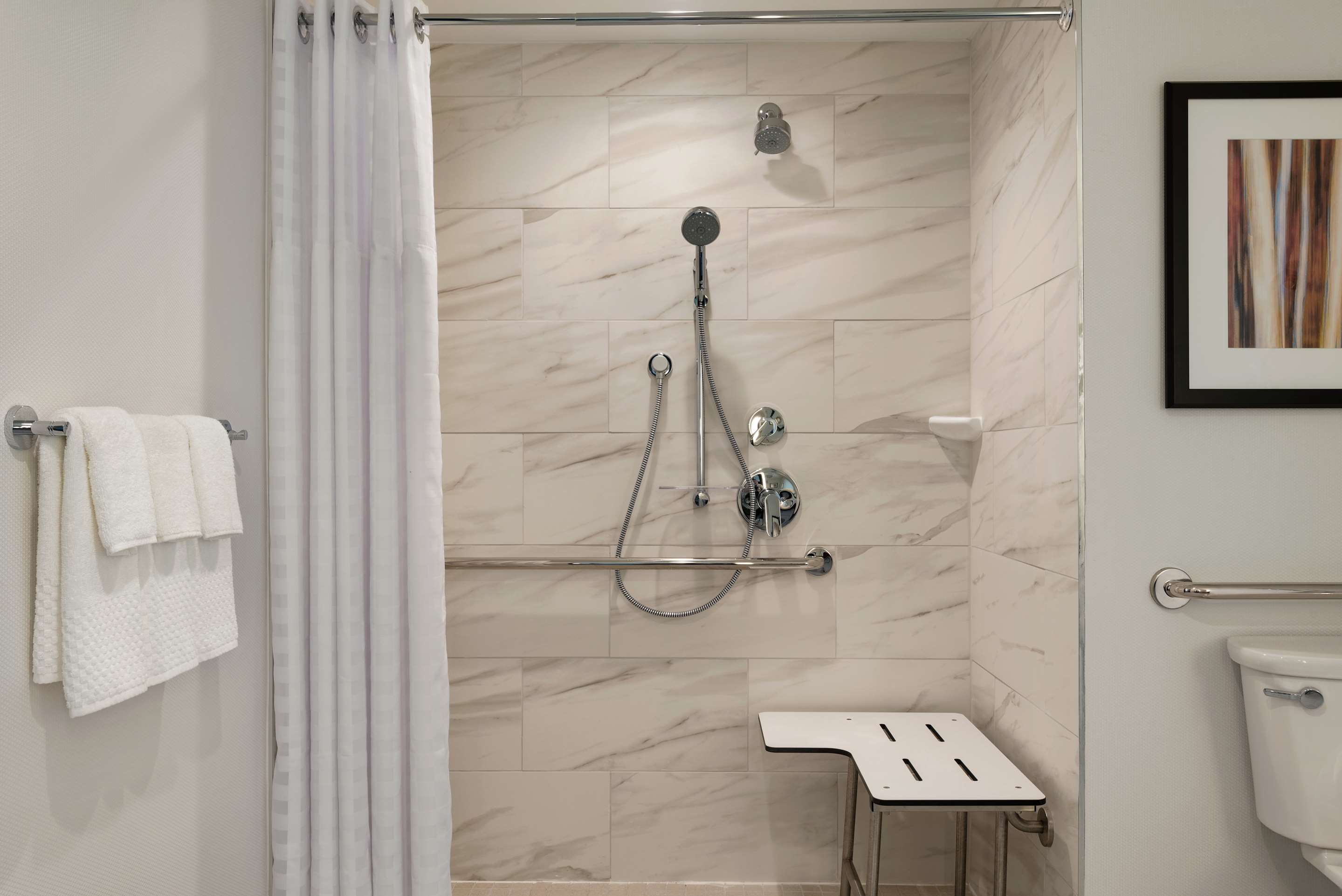Guest room bath