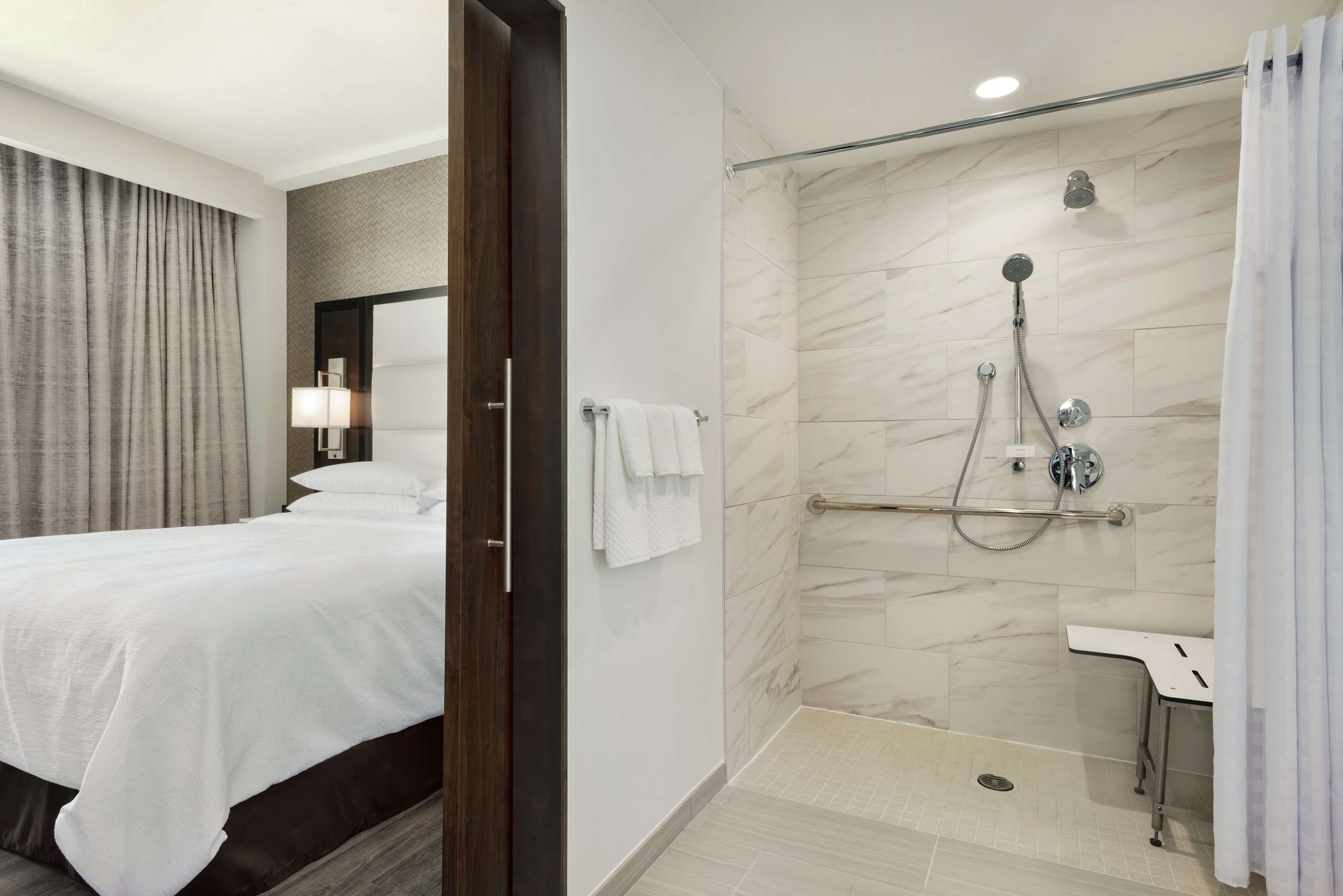 Guest room bath