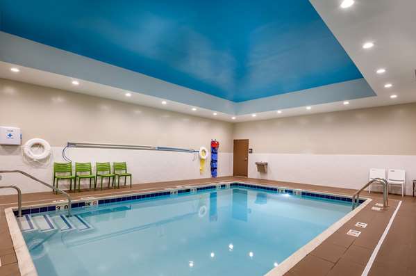 Pool - Hampton Inn Paramus