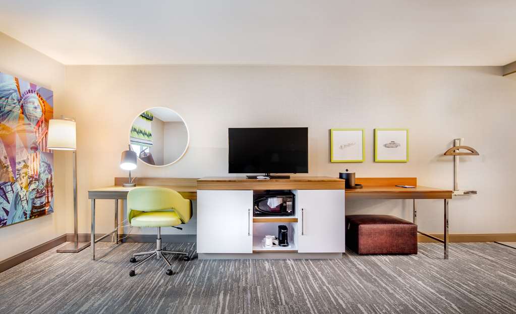 Hampton Inn Paramus, NJ Room Type - 1KG MOB HEA ACC RIS STU NS