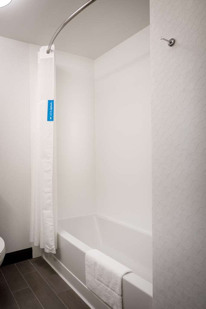Hampton Inn Paramus, NJ Room Type - TWO QUEEN BEDS ACCES RM NS