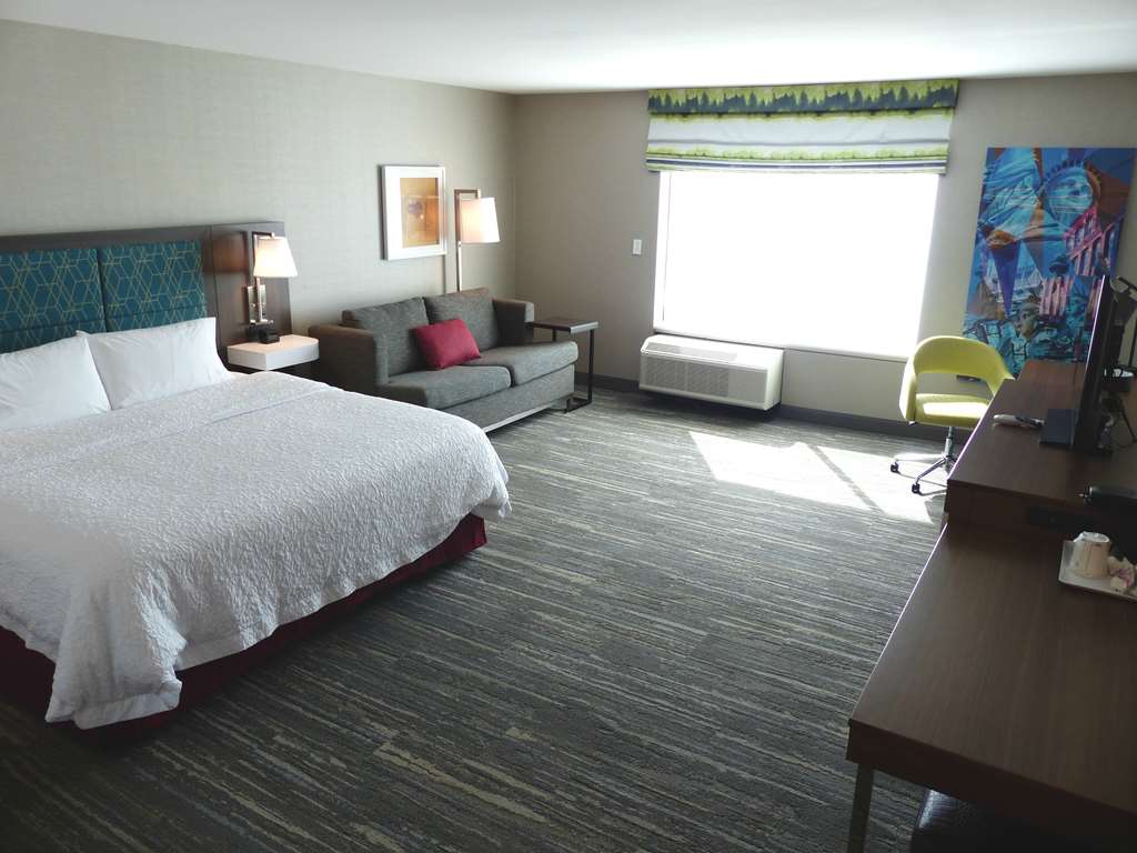 Hampton Inn Paramus, NJ Room Type - 1KG MOB HR ACC TUB STUD NS