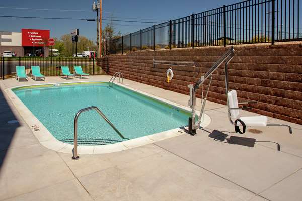 Pool - Tru by Hilton Hotel Farmville