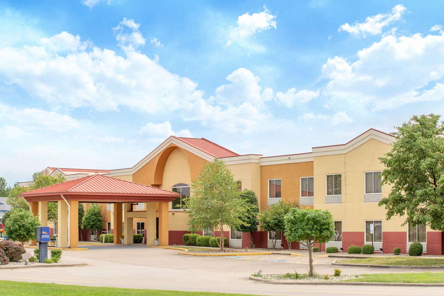 Baymont Inn & Suites Marion I57, Exit 53, IL See Discounts