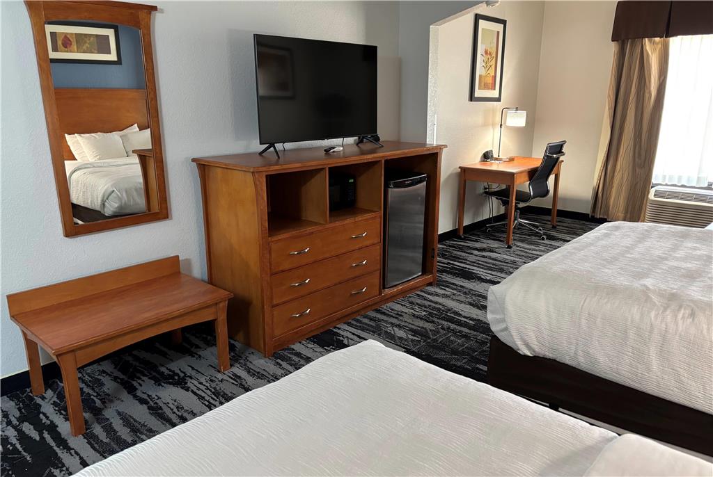 BAYMONT BY WYNDHAM MARION-guestroom-Guest Room,On-Site.jpg