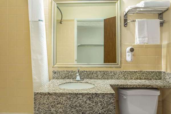  - Days Inn Breezewood - I-70, Exit 147