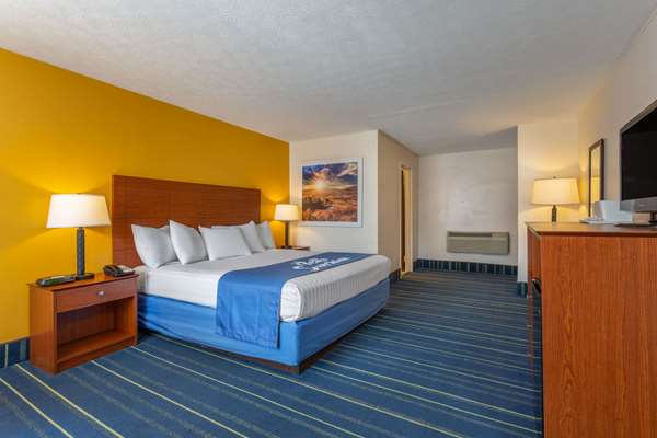  - Days Inn Breezewood - I-70, Exit 147