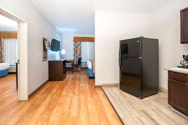Suite - Days Inn & Suites AT&T Center San Antonio - I-10, Exit 579