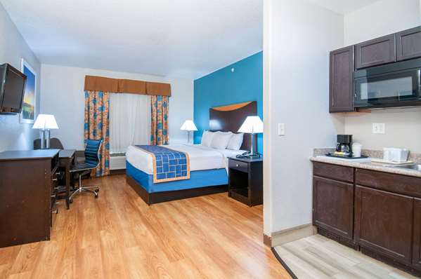  - Days Inn & Suites AT&T Center San Antonio - I-10, Exit 579