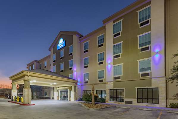 Exterior view - Days Inn & Suites AT&T Center San Antonio - I-10, Exit 579