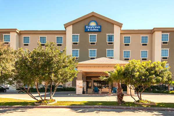 Exterior view - Days Inn & Suites AT&T Center San Antonio - I-10, Exit 579