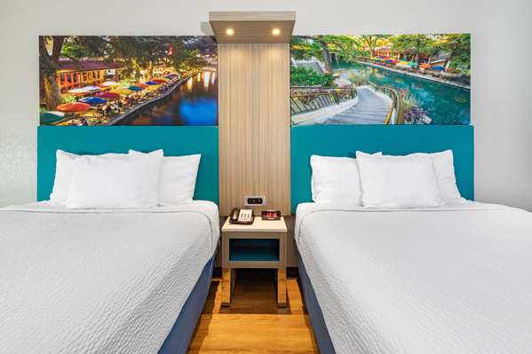  - Days Inn & Suites AT&T Center San Antonio - I-10, Exit 579