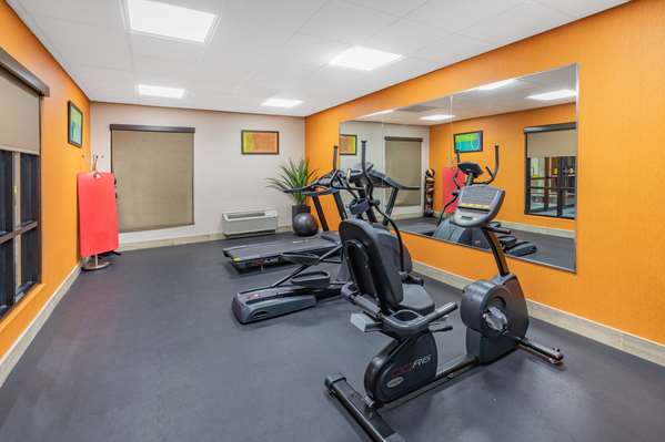 Fitness/ Exercise Room - Days Inn & Suites AT&T Center San Antonio - I-10, Exit 579