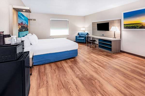  - Days Inn & Suites AT&T Center San Antonio - I-10, Exit 579