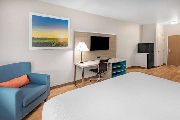  - Days Inn & Suites AT&T Center San Antonio - I-10, Exit 579