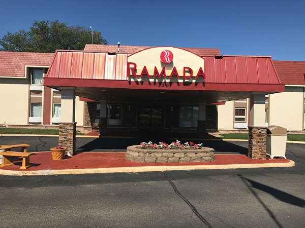 Exterior view - Ramada Hotel Albert Lea
