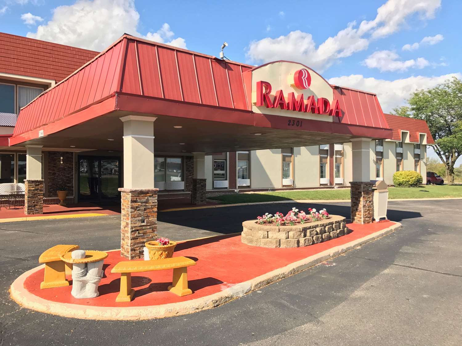 Ramada Hotel Albert Lea, MN See Discounts