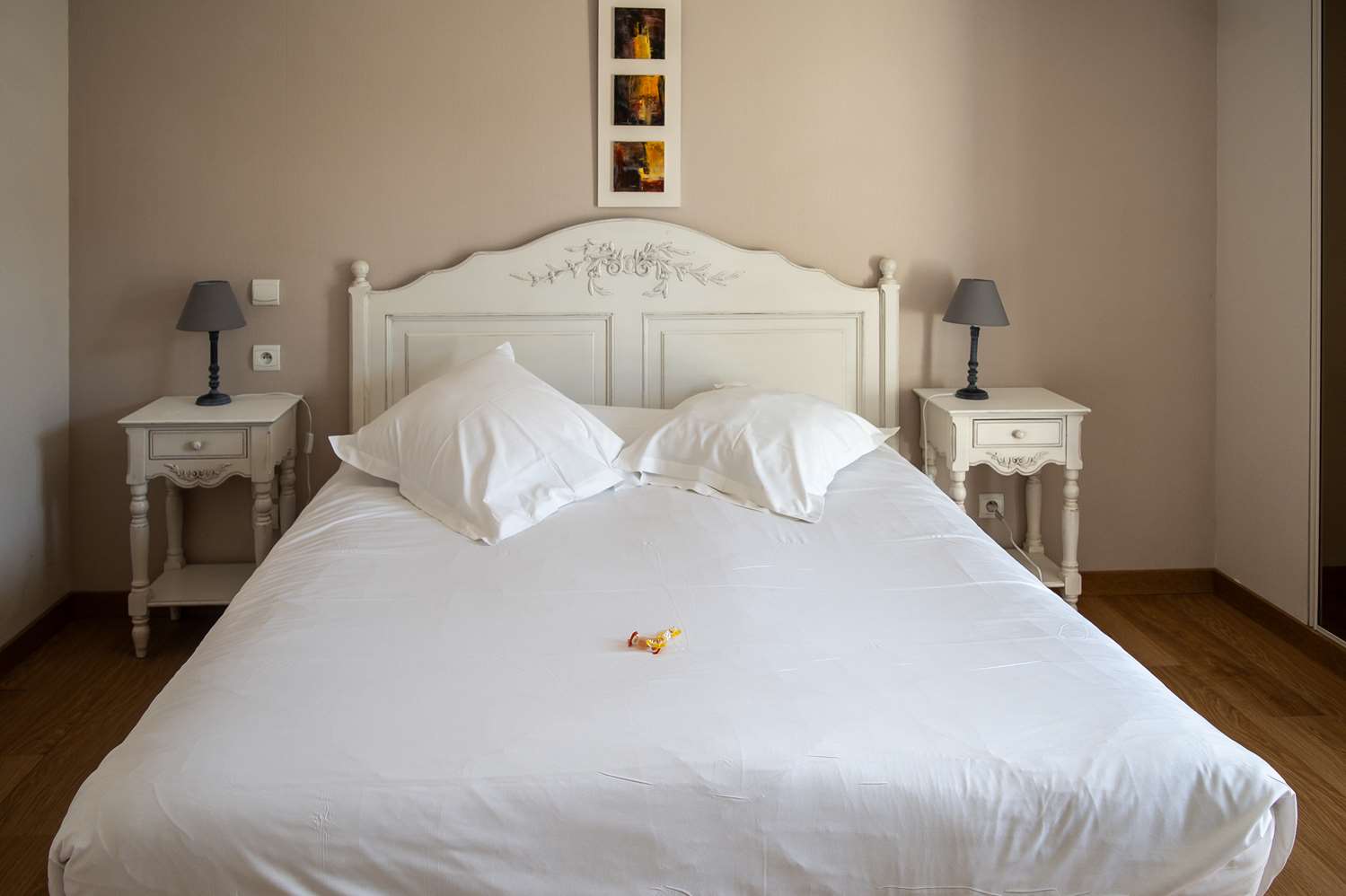 chambre d'hôtel avec lit queen-size Honfleur