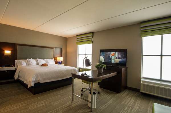  - Hampton Suites Foxborough - I-95, Exit 13A