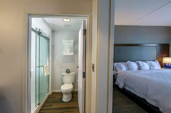  - Hampton Suites Foxborough - I-95, Exit 13A