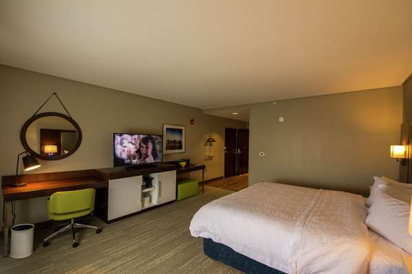  - Hampton Suites Foxborough - I-95, Exit 13A