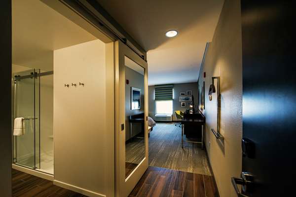  - Hampton Suites Foxborough - I-95, Exit 13A