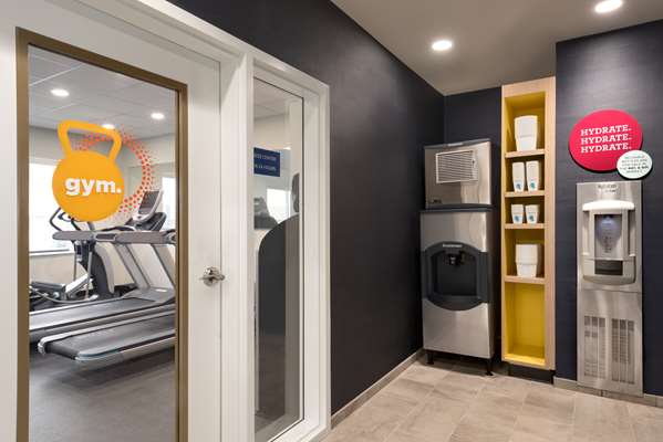 Fitness/ Exercise Room - Tru by Hilton Hotel Westdale Cedar Rapids