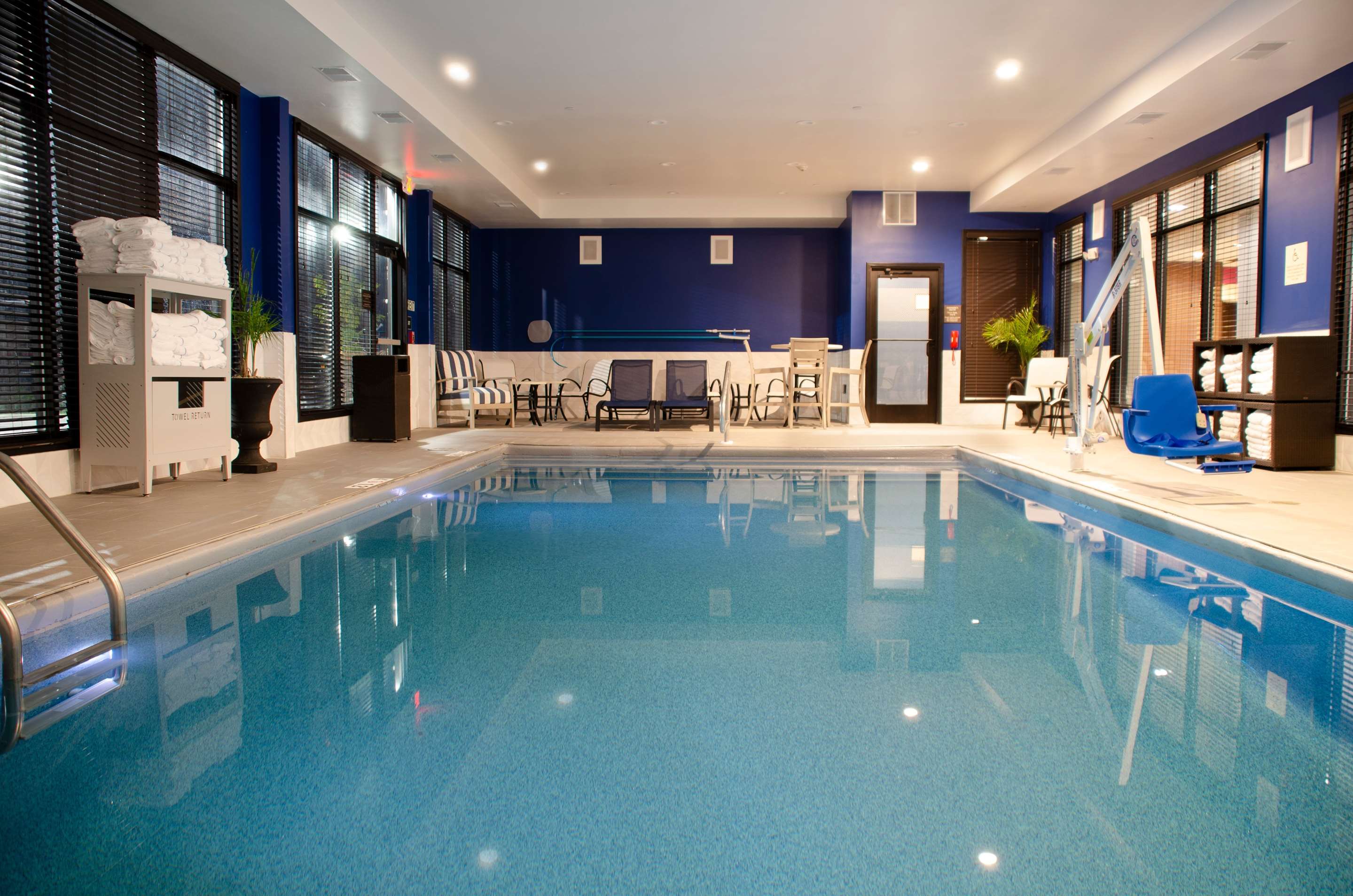 Pool | Hampton Inn Lebanon