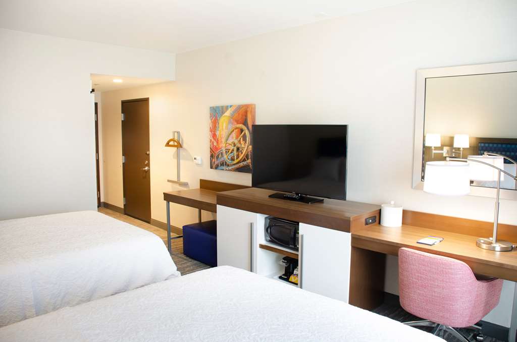 Hampton Inn Lebanon, PA-guestroom-Guest Room,On-Site.jpg