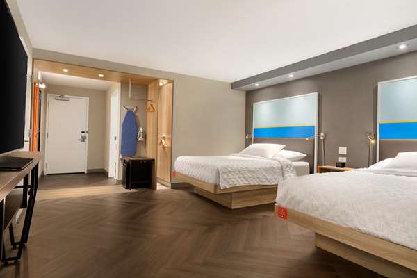  - Tru by Hilton Airport Las Vegas - I-15, Exit 33 & 34