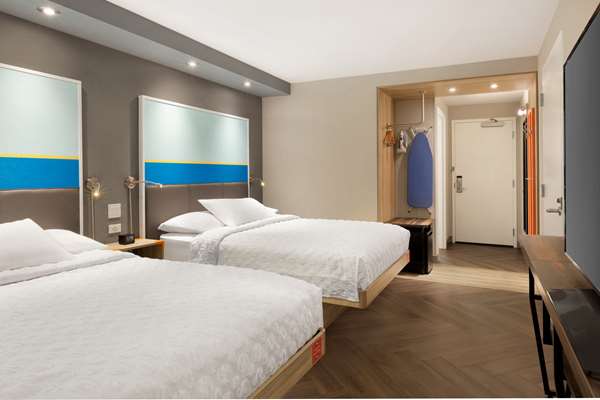  - Tru by Hilton Airport Las Vegas - I-15, Exit 33 & 34