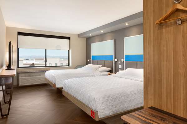  - Tru by Hilton Airport Las Vegas - I-15, Exit 33 & 34