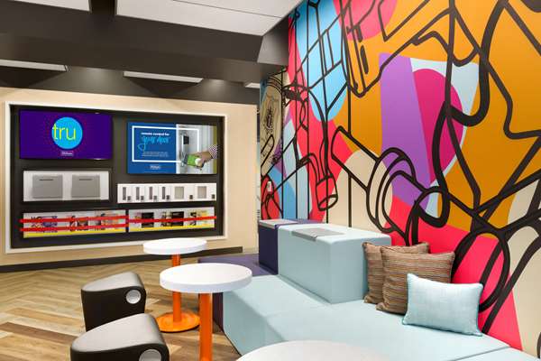  - Tru by Hilton Airport Las Vegas - I-15, Exit 33 & 34