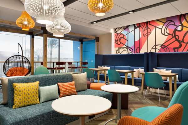  - Tru by Hilton Airport Las Vegas - I-15, Exit 33 & 34