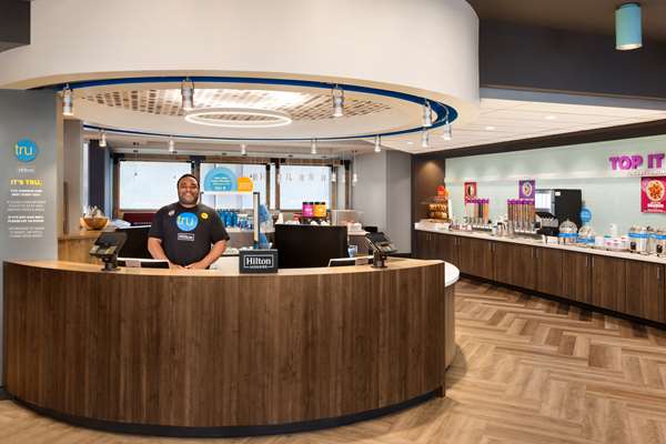  - Tru by Hilton Airport Las Vegas - I-15, Exit 33 & 34